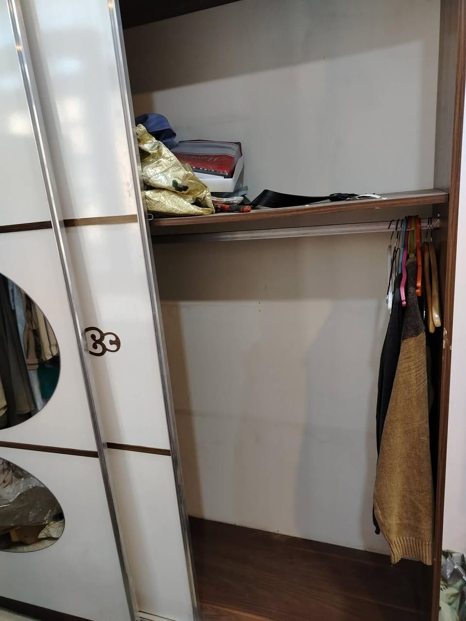 السلام عليكم
غرفه نوم للبيع نضيفه كلش بيها ضرر بس بالميز مالتها مجراتها واكعه السجه مالتهن تتصلح للبيع ٢٥٠ وبيها مجال


**إذا كنت صاحب هذا الإعلان وتريد حذفه لأي سبب، رجاءا أرسل رسالة إلى الدعم الفني**