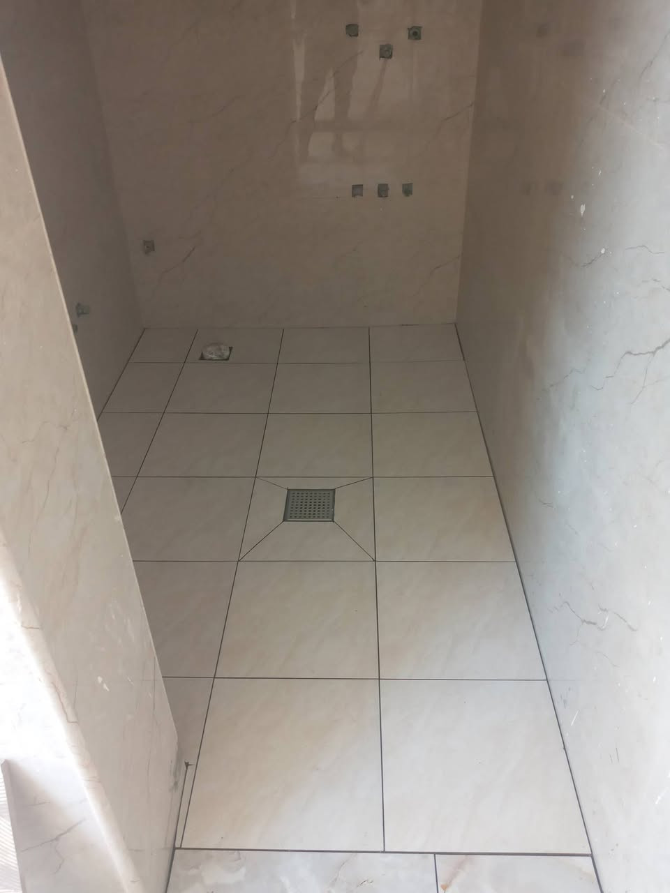 السلام عليكم خلفة سراميك درجه اولى ***********
