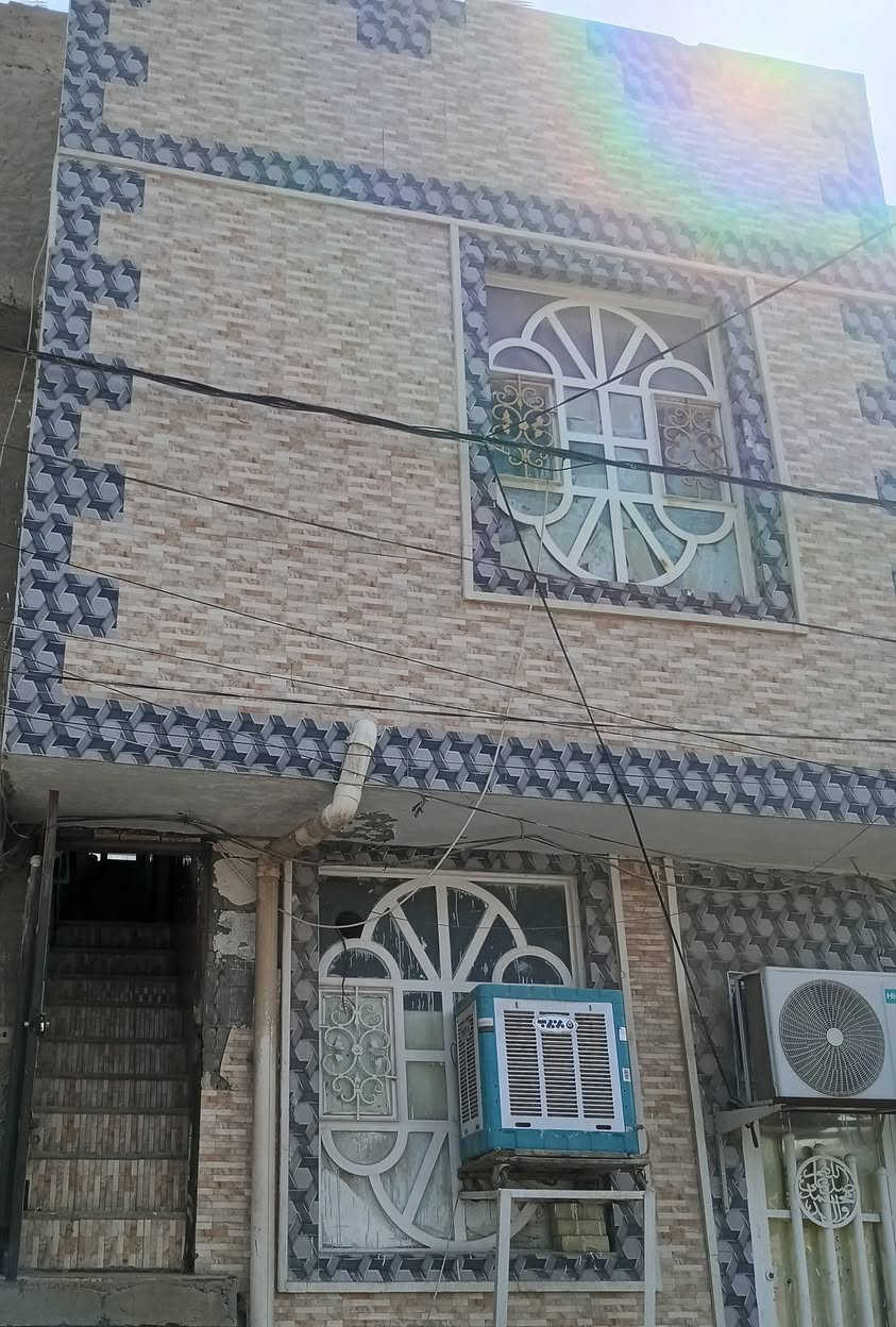 شقة للرهن او للأيجارحي السلام في النجف
( 50 م)طابق ثاني من بيت على ساحة.باب ودرج منفصل
( 15 مليون)سنة قابلة للتجديد.
إيجار( 200 الف) مقدمة شهرين اجور الماء والكهرباء على صاحب الشقة. غرفة وصالة ومطبخ.تحتوي على سخان ومراوح وخط مولد وماطور ماء. مع سطح. خلف مجمع فيض المرتضى سابقا.(خلف الشارع العام)
مكتب الغدير للعقار
***********
