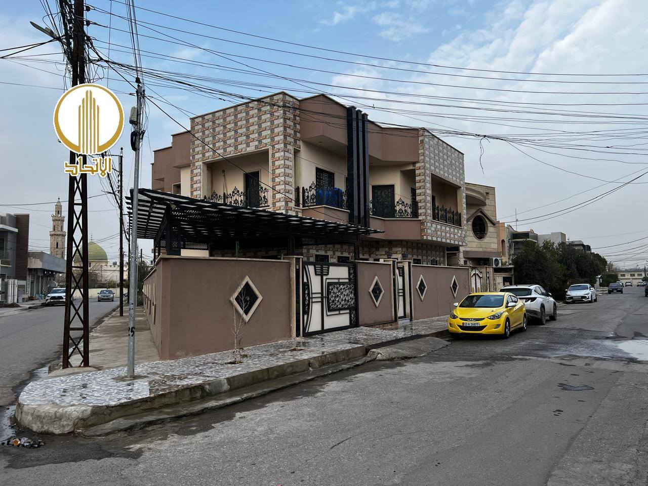 #مكتب_الاتحاد_لتجارة_العقارات_والمقاولات 
 🏛⭐️للبيع او معارضة⭐️حي المالية خلف مطعم الحطب⭐️🏛
                 
⬅️️ مساحـة 260متر موقع مميز 

⬅️️الواجهة 20.5 

⬅️ الإتجاه قبلة غروب

⬅️شارع تبليط ١٢متر

⬅️️سند طابو ملك صرف 

⬅️️طابقين ٦غرف نوم ٢سويت

⬅️️بناء حديث 2024

⬅️الطابق الاول:
 غرفتين نوم ١سويت إستقبال مطبخ حار وبارد هول صحيات كراج مناور 

⬅️الطابق الثاني:
 ٤غرف نوم  ١سويت هول صحيات بلكونة بيتونة 

تفاصيل اكثر يرجى مراجعة المكتب
_____________________________ 
         مكتب الاتحـــاد للعقار 
الفرع الاول : شارع المصارف الرئيسي 
الفرع الثاني: الصديق بداية سايدين البحرين 
           *********** 
                      🏛
           ***********
