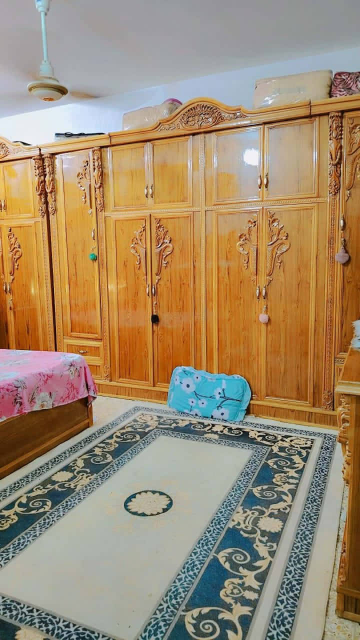 موجود بيت للرهن مساحة 100 متر طابق واحد بناء حديث في يحتوي استقبال وغرفة نوم وصالة ومطبخ معزول وصحيات داخلية وخارجية نجف حي النداء قرب المدرسة الوردية للتواصل /*********** واتساب فقط موجود
