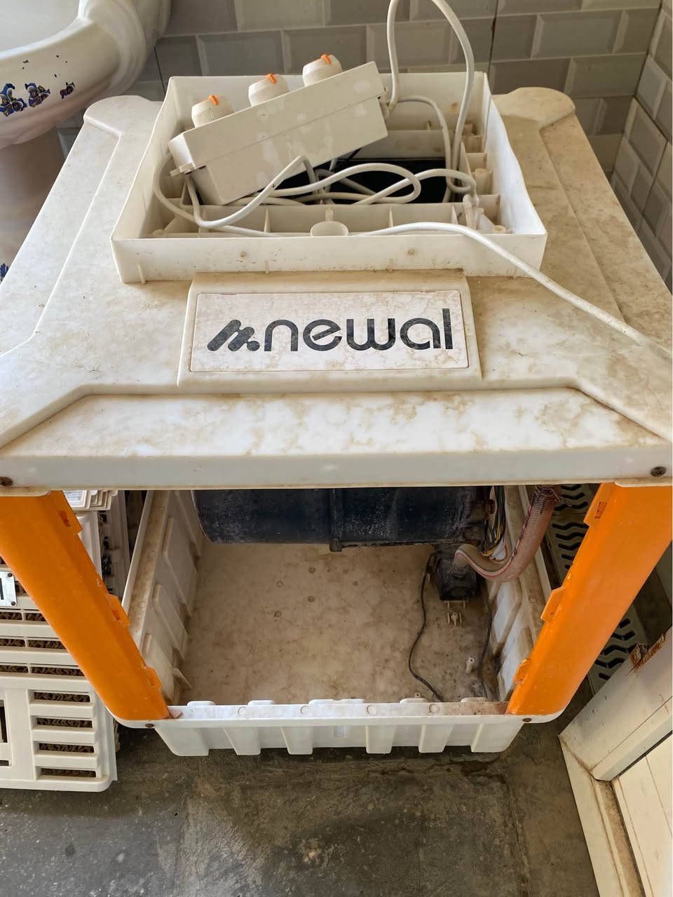 للبيع مبردة هواء نوال (Newal)

✅ الحالة: مستخدمة لمدة 4 أشهر فقط
✅ السعر: 150,000 دينار فقط (قابل للتفاوض بالمعقول)

ملاحظة:
يوجد عطل في المحرك (الماطور) بسبب ترسب الأملاح، وباقي أجزاء المبردة بحالة جيدة كما هو موضح في الصور، وتصلح للتصليح أو للاستفادة من قطع الغيار.

📍 السعر فرصة لمن يعرف صيانتها.
📞 للاستفسار أو التواصل، راسلني على الخاص
او اتصال على الرقم*********** 
ملاحظه مكاني سوق الشيوخ شارع المحكمه
