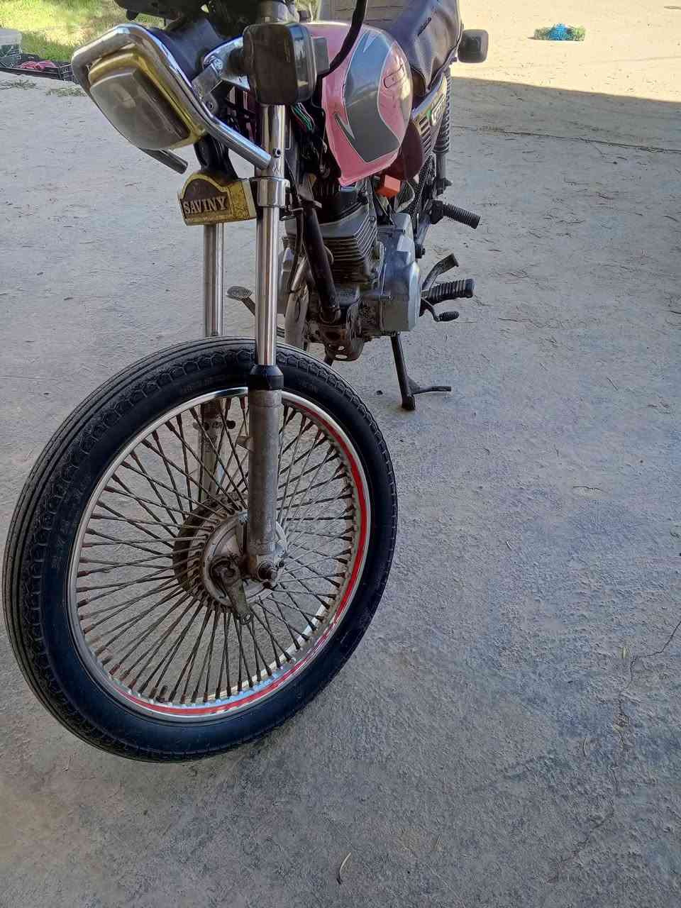 دراجه للبيع كامله  مابيهه اي نقص أوراقه كامله قرب سيطرت الغالبيه سعرهه 300 بيهه مجال ***********
