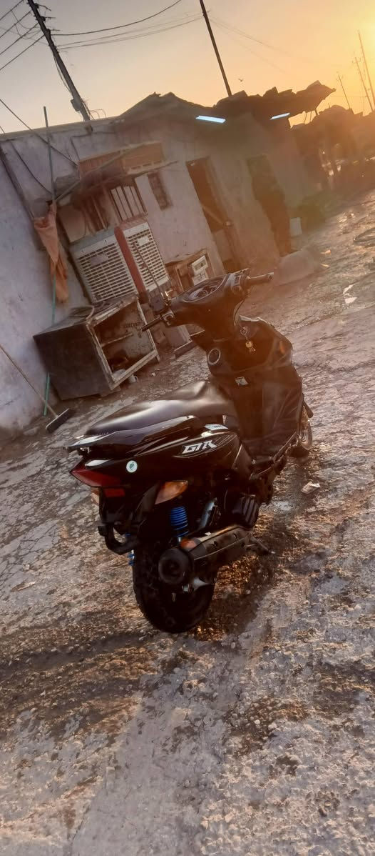 السلام عليكم ورحمه الله دراجه للبيع او مراوس مكينه رمبه سعر البيع 500 وبيها مجال بسيطدمكاني بغداد رقم الهاتف+ ***********
