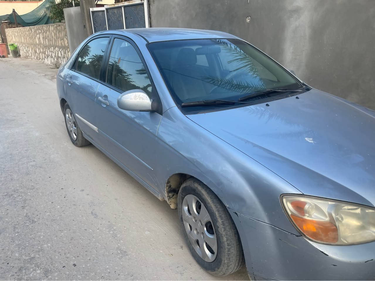 سلام عليكم 
كيا سبكترا 2008
محرك 2000 مامفتوم 
وارد امريكي بيها قطعتين 
صبغ باب السايق ً وجاملغ خلفي 
ونفسهن حاليا جاردات غيرها لا جراد ولا شيء 
تبريد شادلهه منظومه تبريد جديد بيها ضمان سنه لسه ماخلص حداديه بل الصيف نافضهاً امامي خلفي 
ماشيه 130 ميل حقيقي 
بيها شويه خياسات 
السعر 88 وبيها محال 
*********** بغداد, العراق
