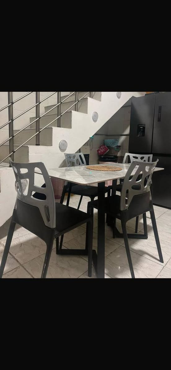 السلام عليكم

دار حديث مساحه 75م

واجهه 5 نزال 15

صاله
مطبخ
حمام 3
غرف نوم 3

السعر 200مليون والتفاوض مع صاحب العقار

بغداد الغزاليه شارع المشجر مربع ضباط الاسرى عالشارع النافذ
للإستفسار *********** *********** مكتب الطائي للعقار
