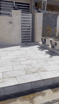 السلام عليكم دار للبيع البلديات _ المضمار خلف أسواق حيدر شارع الغسل - مقابل ساحه- المساحه ٥٠ متر + تشجير أيضا السعر ٢١٥ مليون(***********)
