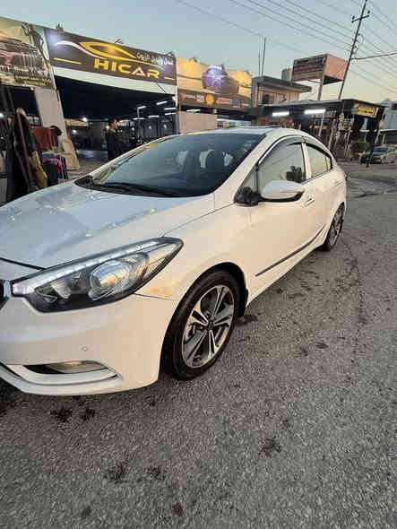 للبيع سيراتو ٢٠١٤ فول فول بيها طخه جملغ الخلفي وقبغ صندوك ضربتها خلفي وربع جملغ كلشي بيها جديد سنويه هزه سياره بسمي محرك كير شرط سعر ١١٣ بسعر مصبوغ عام 
***********
