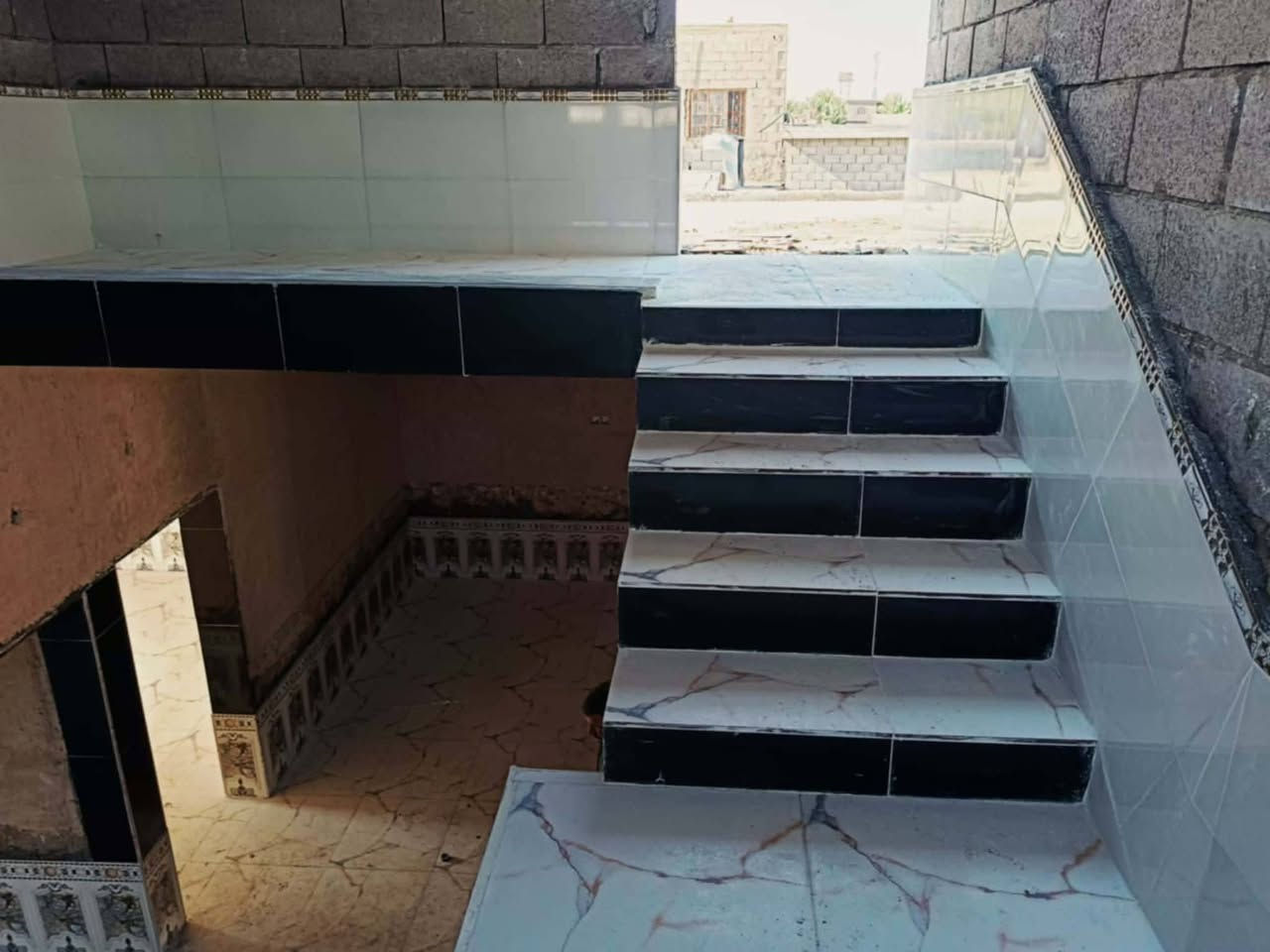 سلام عليكم 
اسطه سيراميك متفرغ حالين
اشتغل جدار ارضيه واجهات 
سعر م جدار6٫500
ارضيه 5٫500
رقم ه‍ ***********
