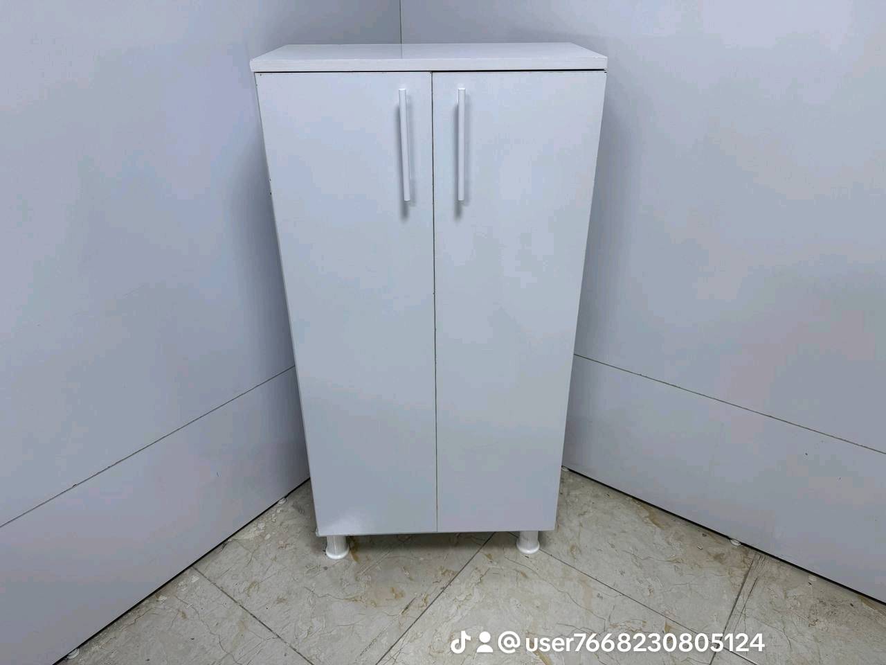 الجديد فقط لدى معرض النعيمي ❤️
جزامه خشب 

القياسات 
120 سم الارتفاع 
 60 سم العرض 
33سم العمق 

السعر  70الف 
التوصيل بغداد 5 الاف 
محافظات 10 الاف