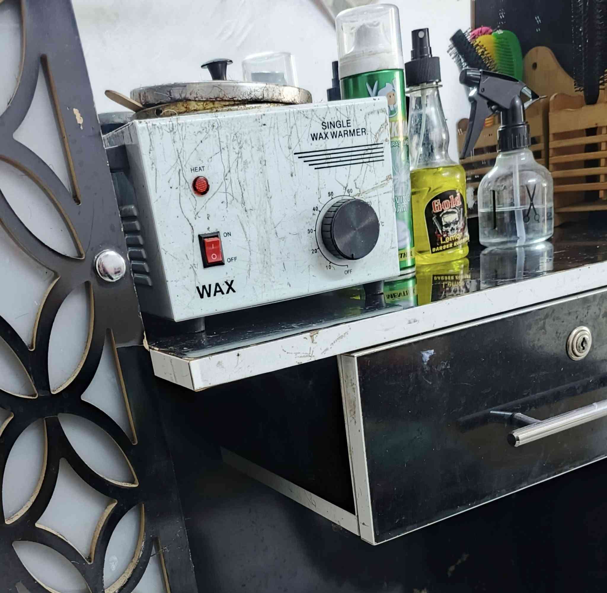 سلام عليكم عندي محل حلاقه البيعك
اكامل واتساب ***********
