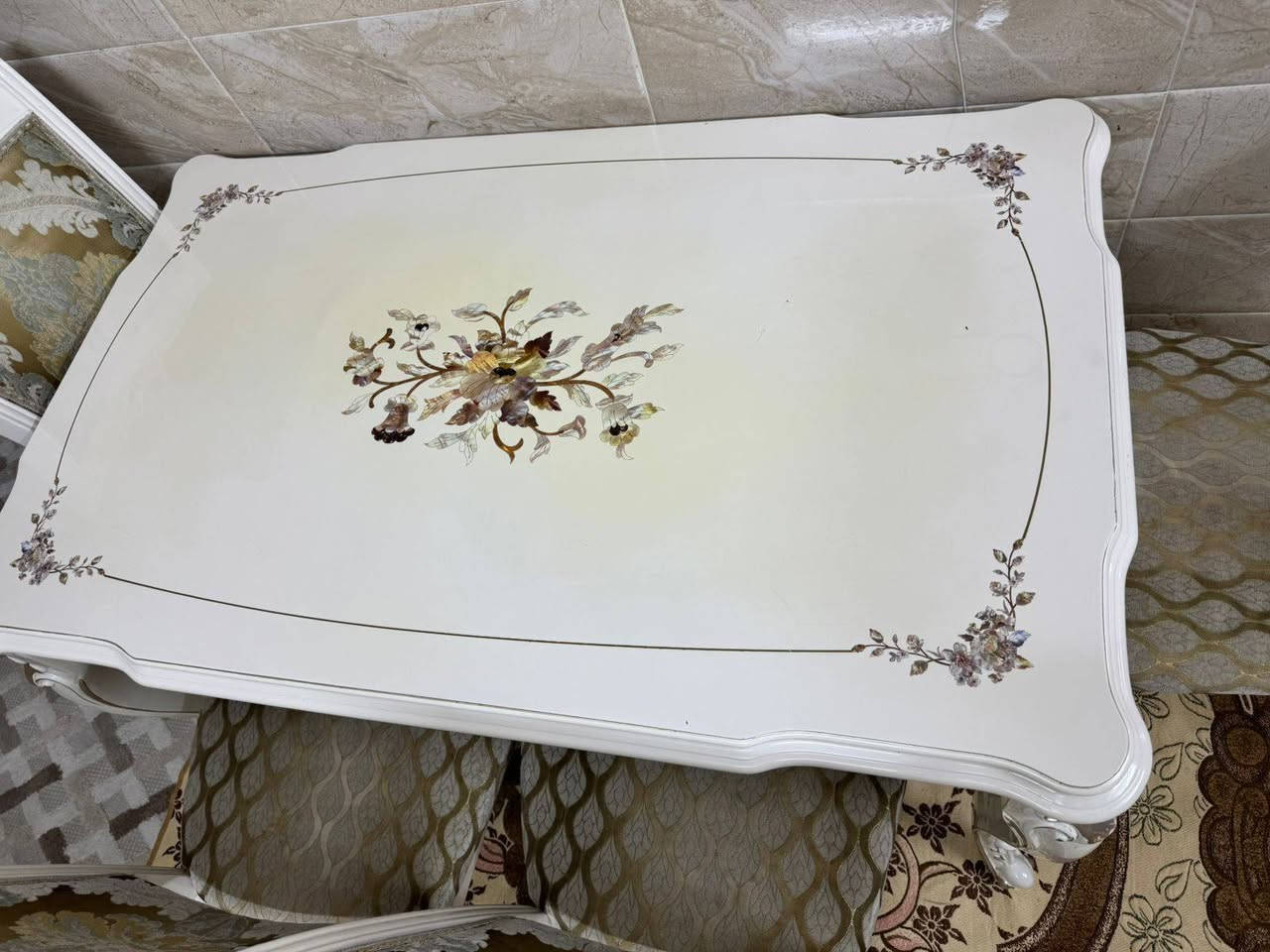 ميز طعام زان مصري نضيف جدآ ويا 4كراسي السعر 150
العنوان ١٥٠
مكانه حي الضباط الاولئ 
***********
