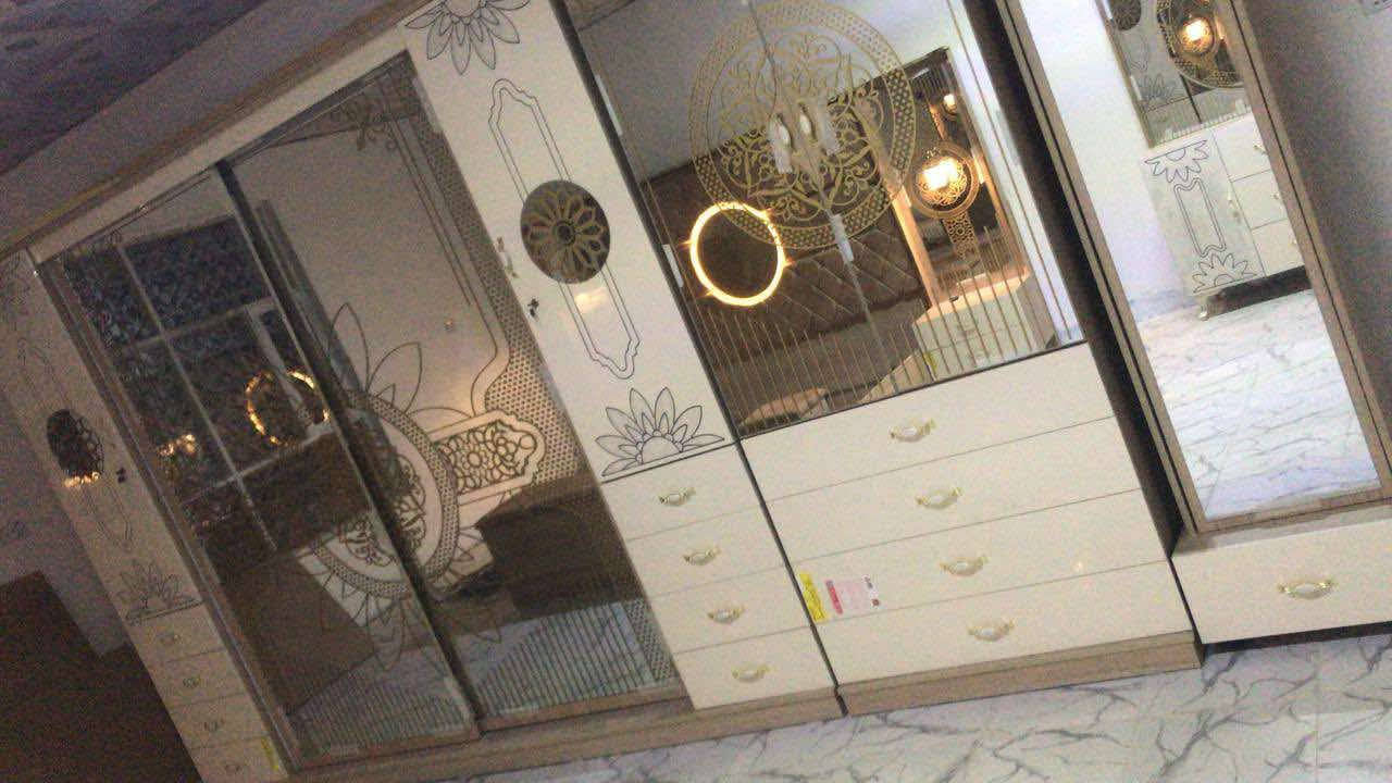 عندي غرفه للبيع اخذتها ب 3 واريدها ب مليون ونص جبيره وتكمه 
8 قطع سرير وكنتور وملحق ومرايه بزاويه وميز تواليت وكومديات ثنين ومخزن


**إذا كنت صاحب هذا الإعلان وتريد حذفه لأي سبب، رجاءا أرسل رسالة إلى الدعم الفني**