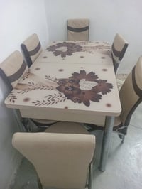 ميز طعام • ٦ كراسي