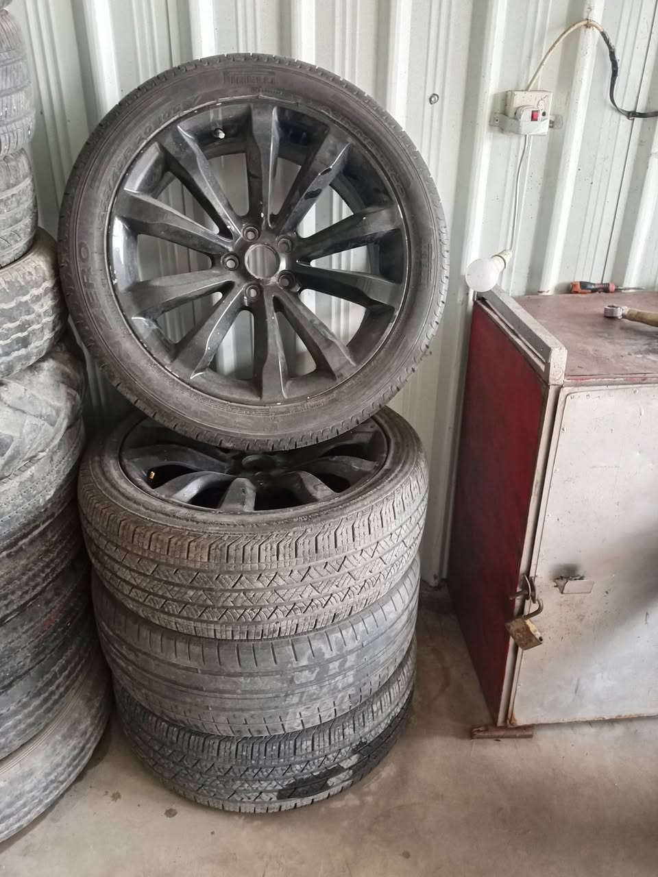 السلام عليكم ويل 20 للبيع بس تك واحد بي تصليح بسيط كلش و الباقيات لا عواج و لافطر  بيهن زوج تايرات جدد و بيهن زوج نص عمر  مكاني واسط قضاء الصويره 
معروضات ب 300 وبيهن مجال 
***********
