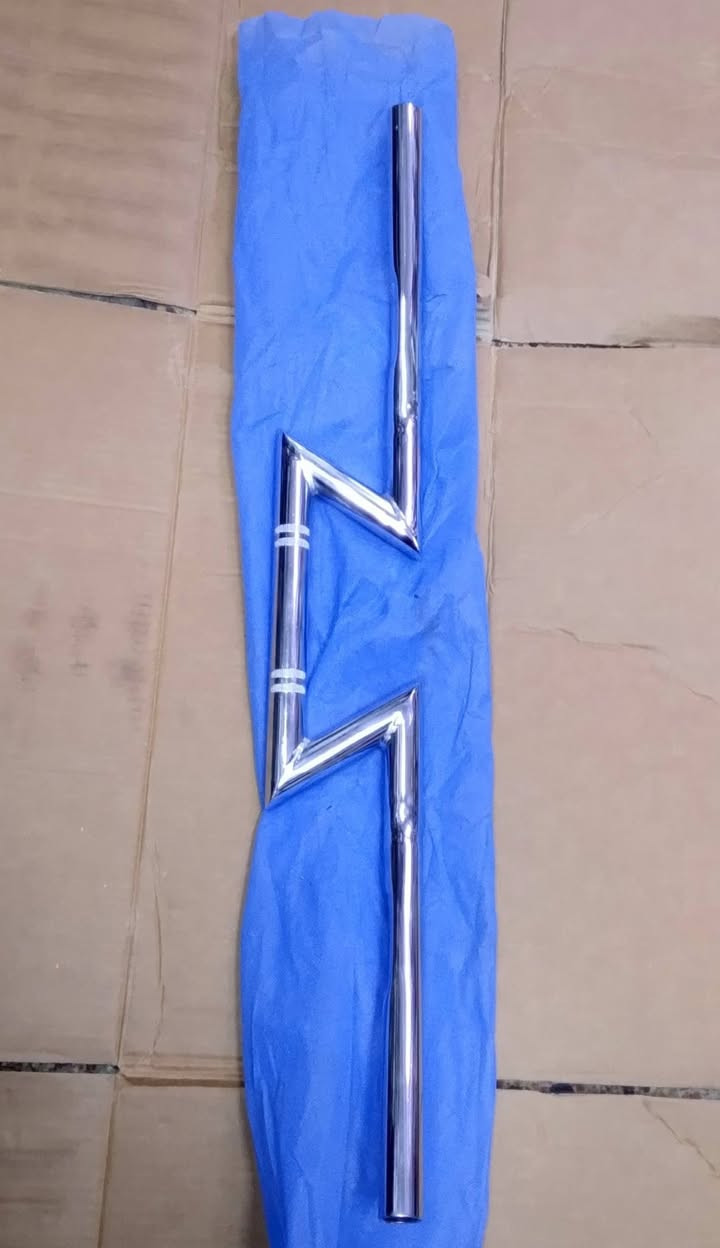 ‏السلام عليكم عندي اذني ال4 قطع
‏
1_ للبيع صالنصه (أكربوفيتش) كاربون 
‏Akrapovic شكل رياضي
‏مادة كاربون فايبر
‏صوت قوي ونظيف
‏وزن خفيف
‏تجي ويا ملحقاتها كاملة (ربطات + قاعدة)
‏الحالة:  جديدة
‏مناسبة لمعظم الدراجات 
‏تضيف شكل فخم وصوت رياضي للدراجة 🏍️
‏بيها كاتم وتكدر تفتح كاتم تصير رياضي 
‏السعر : 50
‏
‏2_ للبيع كاربريتر KENADA Racing 
‏كاربريتر KENADA أصلي
‏أداء عالي واستجابة سريعة
‏مناسب للدراجات النارية
‏الحالة: جديد 
‏بالكارتون الأصلي
‏السعر :35
‏
‏3_للبيع زوج مساند قدم (Foot Pegs) 
‏زوج مساند قدم كروم
‏مطاط مضاد للانزلاق
‏مريح بالقيادة الطويلة
‏الحالة: جديدة ومغلفة
‏تركب على أغلب الدراجات (Universal)
‏السعر : 25
‏
4_ ستيرن Z
‏مصنوع من الفولاذ عالي الجودة.
‏القطر 1 بوصة (25 ملم).
‏لمسة نهائية من الكروم.
‏مناسب عالميًا لمعظم الدراجات النارية مثل هارلي وياماها وسوزوكي.
‏السعر : 50
‏📍العنوان : بغداد _المنصور 
‏📞 التواصل : ‪***********‬
