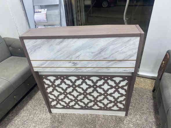 ميز رسبشن للبيع نضيف عدد 2 
***********
