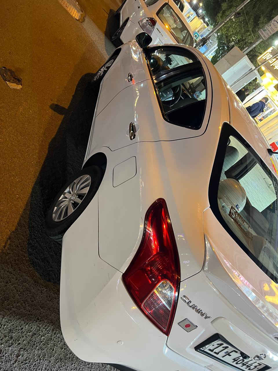 نيسان سني 2019  
بليته زركه ماشيه 90 
شاشة النوعيه الزينه اني شادهه ابد متعلك بالشمس اصليه وحساسات خلفيه وكامرة دواره وكاعيات مالتهه الاصليه
مكفوله ماعدا بارد علكد شبر بلباب البخلف السايق فقط والرصعات السونار مرفق بصور
مكينه وكير وتبريد على وضع الشركه ممفتوح بيهن برغي كفاله
بانزين ابد متصرف معروفه بصرف ال AVG مالتهه 13.5
السعر / 108 وبيهه مجال بسيط
العنوان / بغداد - الشعلة 
***********
