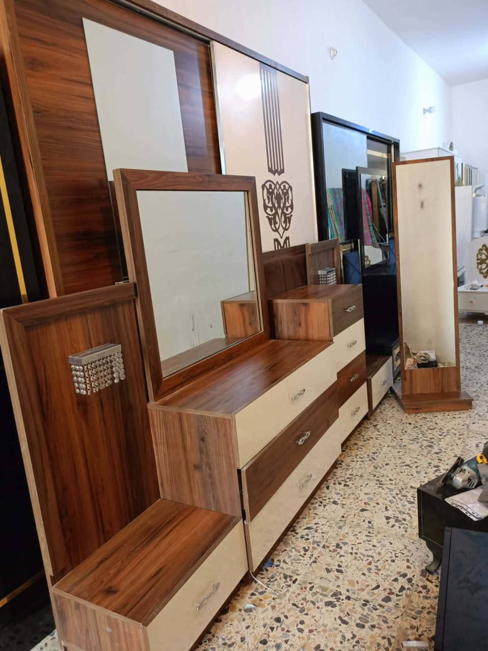 غرفة تركي 🇹🇷 
مستخدام 👉✨
7 قطع  ✨✨
نضافه 90 💯
نظام سلايت 💖
السعر 450💖💸
مع شد🪛 ونقل 🚚  مجاني  داخل بغداد  محافظات بكروه


**إذا كنت صاحب هذا الإعلان وتريد حذفه لأي سبب، رجاءا أرسل رسالة إلى الدعم الفني**