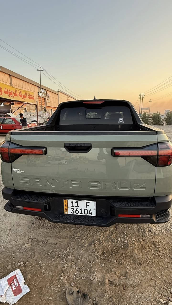 السلام عليكم بيكم سنتا كروز 2023 سيل وارد امريكي 
Hyundai Santa Cruz sel 2022 Green 2.5L 
حجم المكينه : 2500 
الضرر : بنيد مبدل  ومصبوغ وباب صبغ موضح بالصور
المواصفات 
1. فتحه 
2.بصمه
3. كشن كهرباء 
4. ويل كب 
5.تشغيل عن بعد 
6. اشاير بالمري
7.كشنات كهرباء
8.شحن وايرليس
9.هندبريك بصمه
10.هيترات بالكشنات
السعر : 187$
تفاصيل آكثر هذآ رقمي ***********
مكاني ديالى بعقوبة
