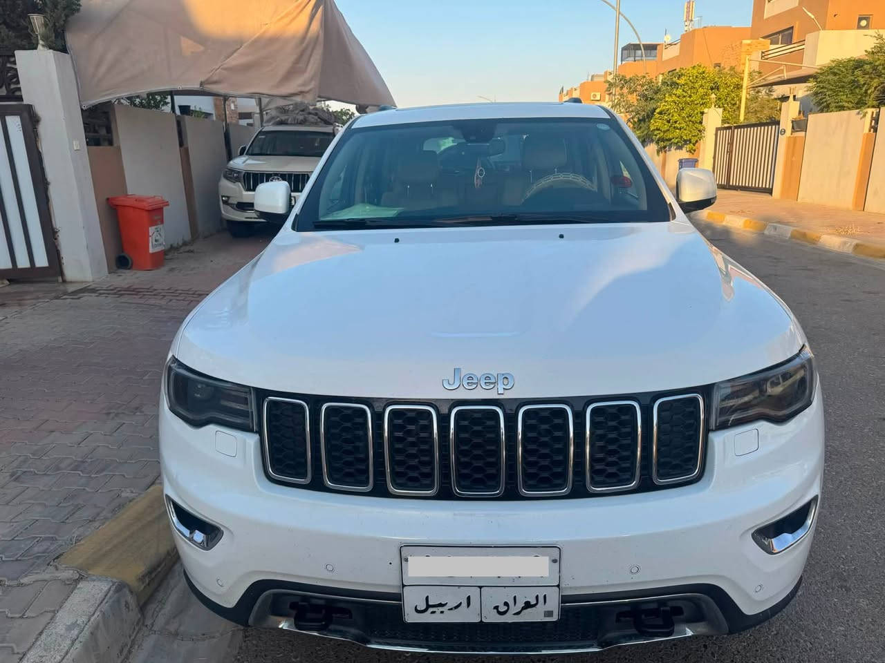 جيب كراند شيروكي لمتد
ابيض موديل 2019
ماشية 99 الف ميل
الرقم ارييل خصوصي
كلين  نضيفة 
المقاعد جلد
ثلاث شاشات .شاشة امامية وشاشتين خلفية للركاب اصلية
كاميرا خلفية 
حساسات
سقف بانورامي
صندوق كهربائي
التحكم على المنحدرات
مستشعر وقوف
تدفئة وتبريد المقاعد
بصمة
مرايا جانبية كهربائية
حساس نقطة عمياء
حساس المطر
نظام المفتاح الذكي
نظام بدء التشغيل
نظام فرملة الطواريء
المصابيح الامامية ليد
تدفئة مقود القيادة
ابل كار بلي
التشغيل عن بعد
رادار 
كشافات الضباب 
وضع القيادة
نظام الغاء الضوضاء
سماعات ستيريو عزل
تحذير من الاصطدام الامامي
مانع الاصطدام الخلفي
مثبت السرعة التكيفي
حساسات ضغط الاطار 
نظام تنبيه السائق 
عنوان البائع تكريت او كركوك
السعر 310.000 $
هاتف ***********
