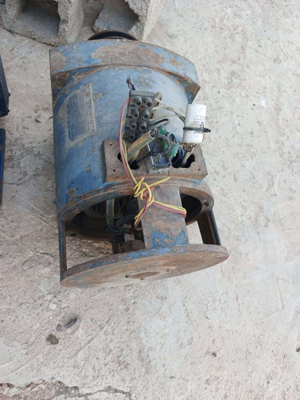 سلام عليكم داينمو للبيع ثري فيز 12.5 كيفي ديالى بعقوبة ***********
