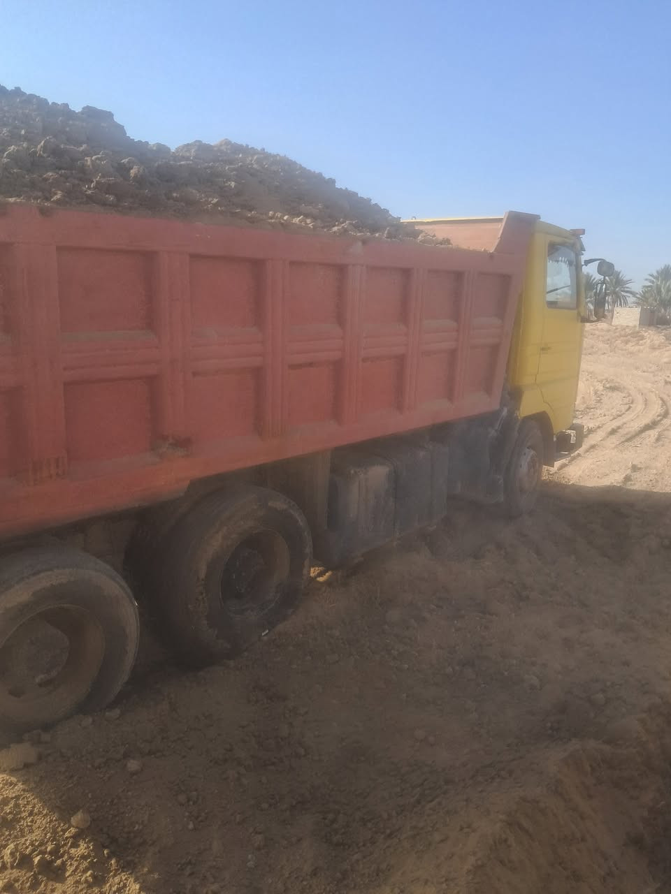 السلام عليكم يوجد تراب درجة اولى داخل الشوملي وخارج الشوملي 
***********
