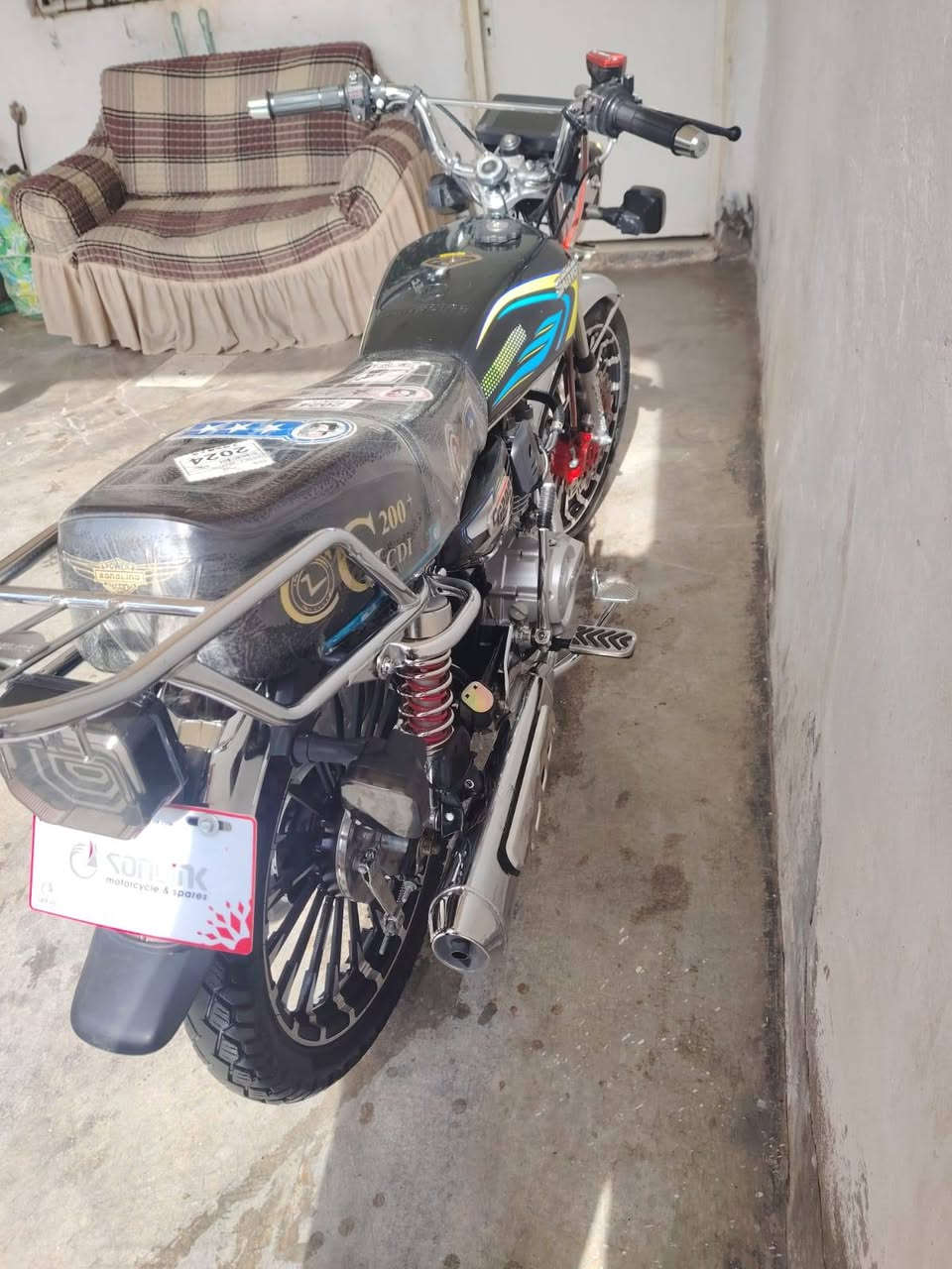 السلام عليكم دراجه للبيع نوع سيفان سونك مكينه 200. فول نضافه اي نقص مابيه سعر 800 وبيه مجال مكان ديالى شهربأن ***********
