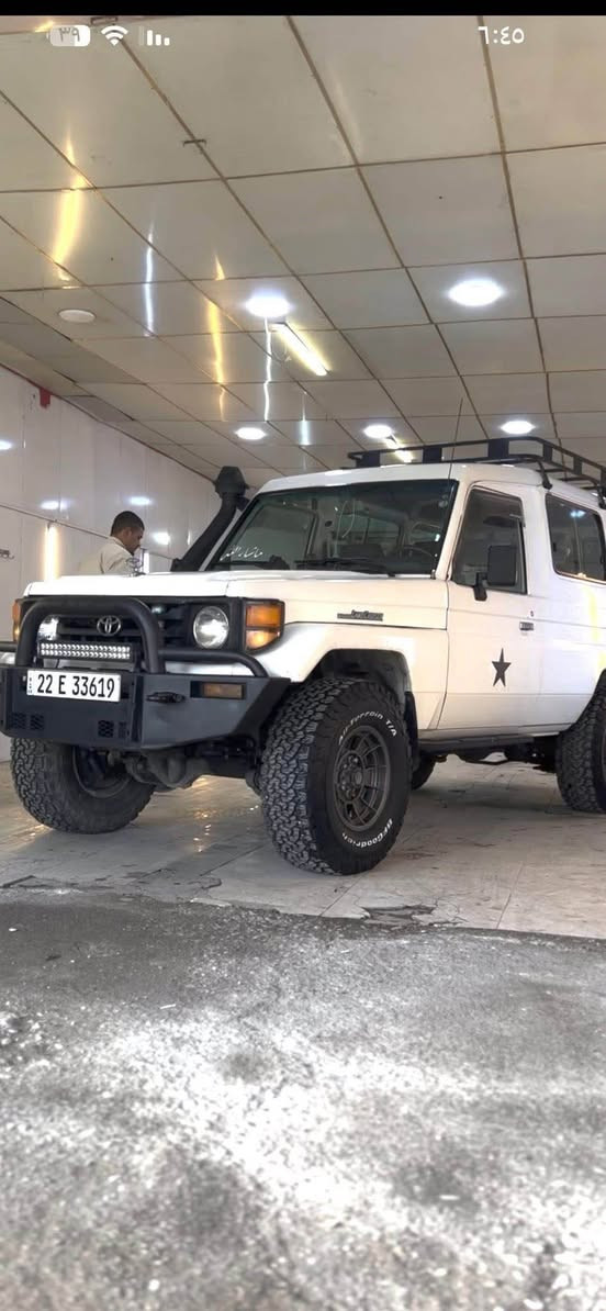 للبيع سياره لاندكروز حوثيه موديل 2002
قفل مركزي…….جام كهربائي …..شاشه ايباد …تحكم استيرن تبريد ثلج 
4️⃣✖️4️⃣فورويل دبل اكسل  
رقم سنويه جديد 
سياره مصبوغ حزام فقط للجماليه
جديده بمعنه كلامه مكان سياره كركوك
 كير محرك كوله بشرط لا صرف لا بخار تبريد تتفئه كولها شغال
محرك. كاز بلادي…بيهااا حصه كاز بين يوم ويوم تستلم ٤٠لتر كاز 
دبل اكسل شغال سياره كول جسمهااا شغلا مابيهااا برغي نقص 
مكان سياره كركوك سعرهاا:-📌165📌وبي مجال بصيط
خابر وتدلل رقم 📞 *********** كركوك, العراق
