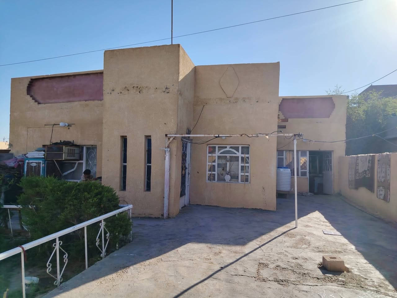 السلام عليكم بيت 240 متر طابو صرف
بحي عداي قريب عل موكب السعر 65 وبيه مجال
***********
