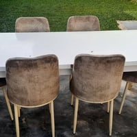 ميز طعام مع ست كراسي بس كرسي واحد مكسور 120 الف 07507551956