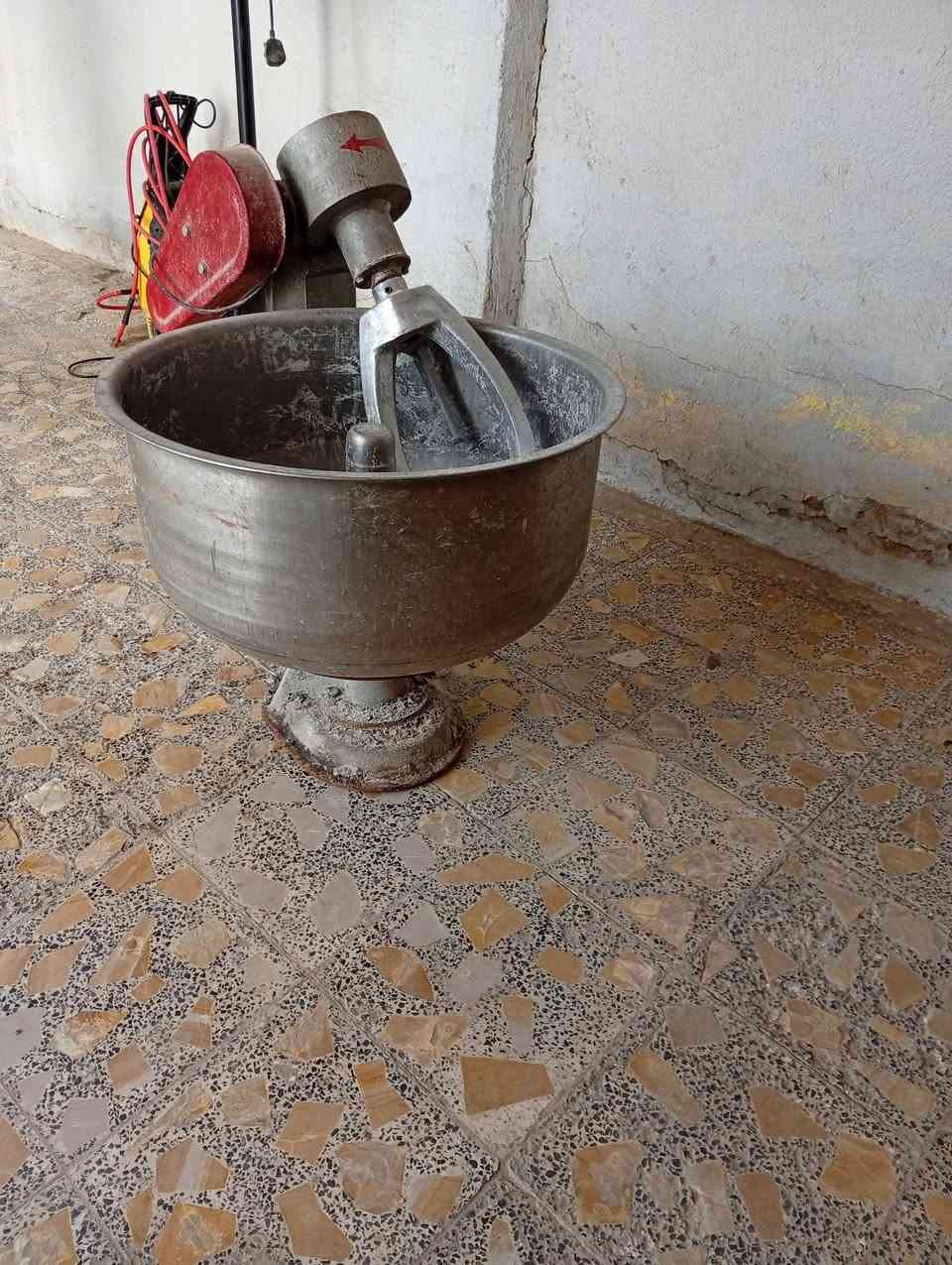 السلام عليكم عجانه سورية اخت الجديدة
استعمال قليل 4 مرات تقريبا 
تشيل 40 كيلو طحين 

كوفه حي ميسان 

للبيع سعرها ٣٠٠ قفل 

لتواصل *********** واتساب
