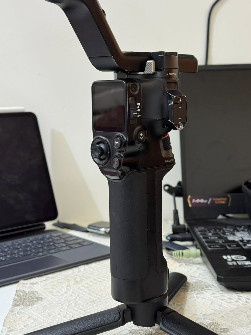 ✨ للبيع: رونين RS4 Compo
استقرار فائق | حركة سلسة | تصوير احترافي بلا اهتزاز
💥 فرصة محدودة بحالة ممتازة
📩 راسلني الآن قبل ما تفوتك الفرصة!
للاستفسار على الرقم الاتي ***********
سعرر 700
