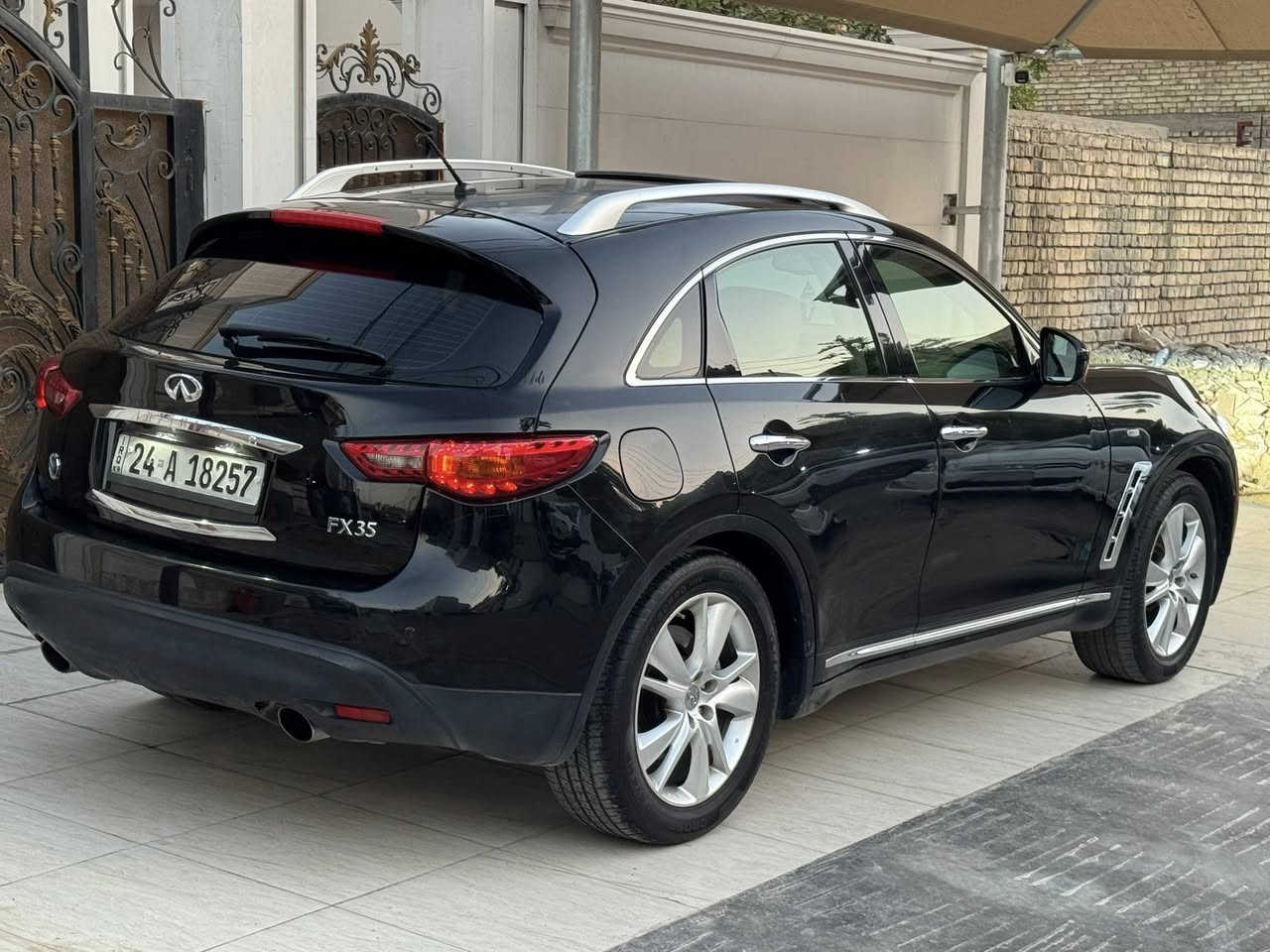 انفنتي FX 35
خليجي 2012 
 اعلى فئة 
عنوان بغداد العامريه
مكفوله من الحادث فقط بيها مكانات صبغ اثر جراد  
مابيها اي نقص 
هاتف ‭٠٧٨٧ ٩٧٧ ١١٩٩‬
السعر 100 /يعني دفتر 
مااتصور تلكون اقل من هذا السعر
