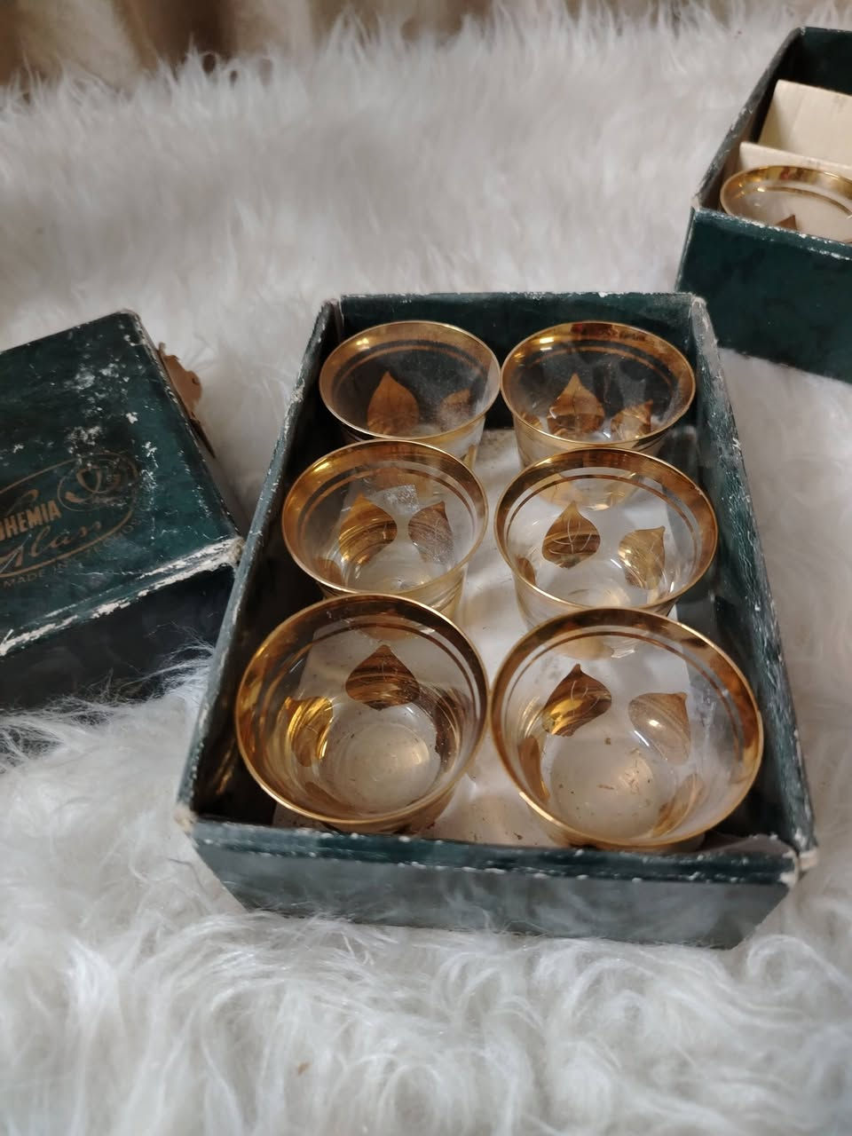 طقم فناجين قهوة "بوهيميا" تشيكوسلوفاكي أصلي - مذهب عيار 24 - أنتيك نادر بصندوقه الأصلي
***********
