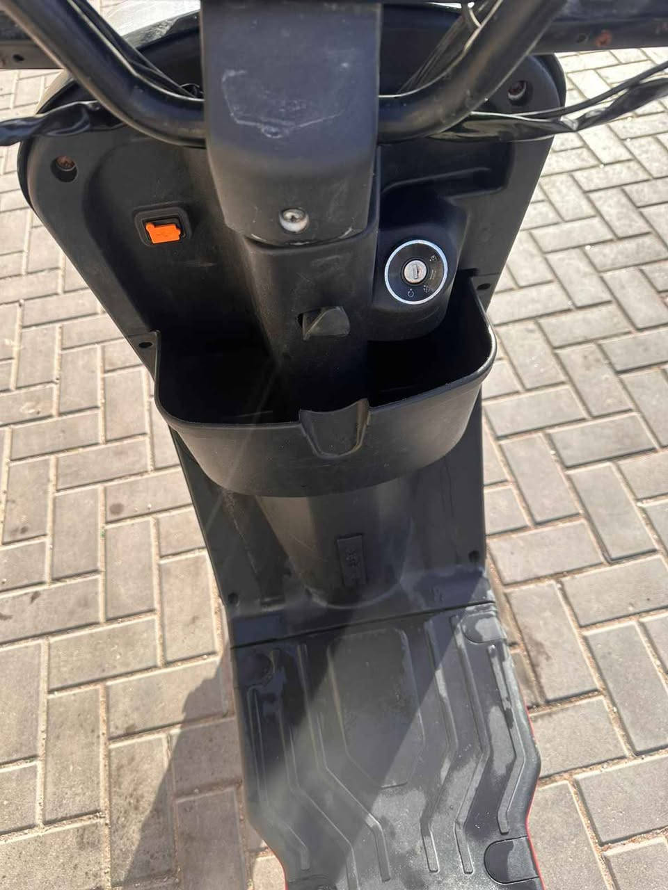 اشتريته قبل اسبوعين وبعت بطاريات المستعمله وشديت جدد وسويتهن 6 اكبر حجم وصعدته ستوته وجبته حته لا تعتبر بطاريات مستعمله ابد وضمانهن بعده بيهن ماشلته للمراوس بتلفون كامرته قويه ومرتب مكاني بصرا قبله حي جامعه
رقم *********** البصرة, العراق
