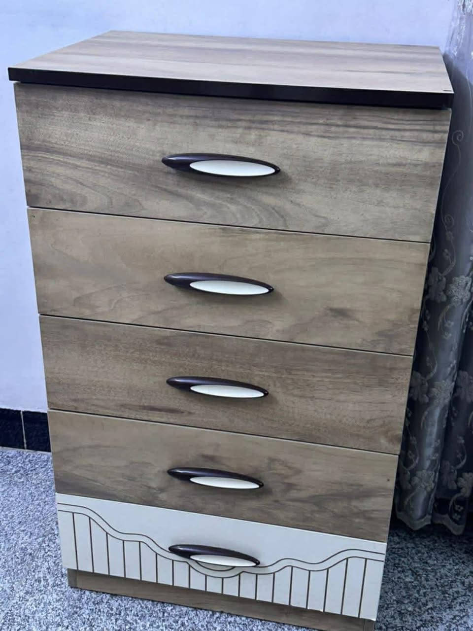 غرفه  مليون وبيها مجال  البياع شارع 11رقم تليفون خابرو عليه ***********
