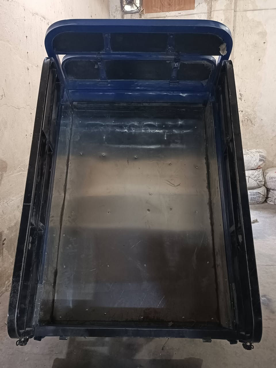 السلام عليكم ستوته للبيع سعر 850 مكاني بغداد ساحه الوثبه رقم ***********
