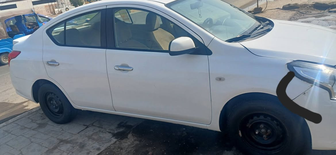 السلام عليكم ورحمة الله وبركاته
للبيع نيسان ٢٠٢٠ رقم بغداد 
السعر ١٠٥ وبي مجال بسيط 

كير محرك تبريد تخم تاير خير من الله 
الكشر الباب الي خلف السايق مصبوغ نصفه مع الجاملغ الامامي على الماشر عليهن 
للاستفسار 
‎0771 238 2756
