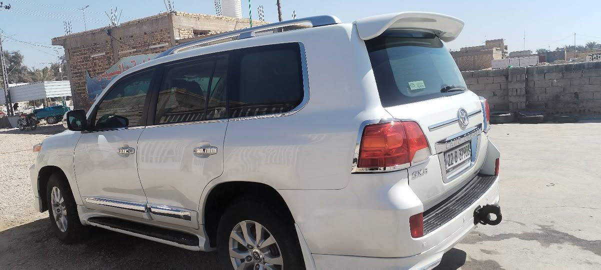 لاندكروز 2013
منو يراوسني برقم بغداد. حتى لو محدثه موليد 2014 أكثر.. 
تلفوني ***********
