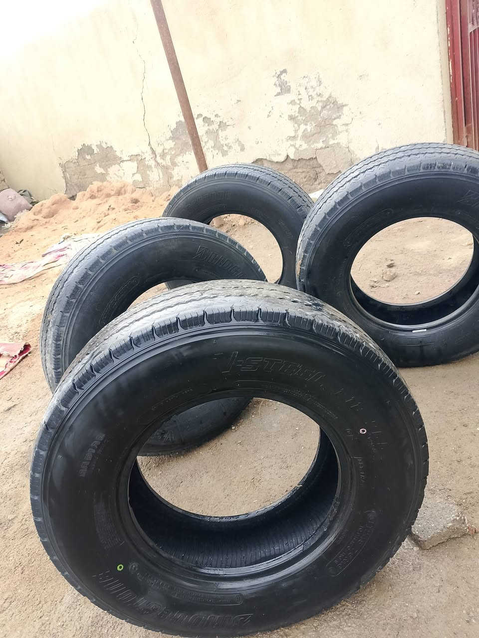 طخم تاير برجستون مستعمل للبيع تواصل ع رقم 
***********
