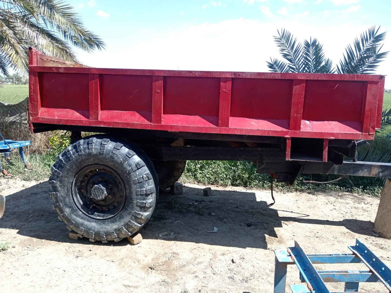 السلام عليكم للبيع عربانه حدادي  نضيفه العنوان نجف مشخاب السعر 1500 وبيه مجال ***********
