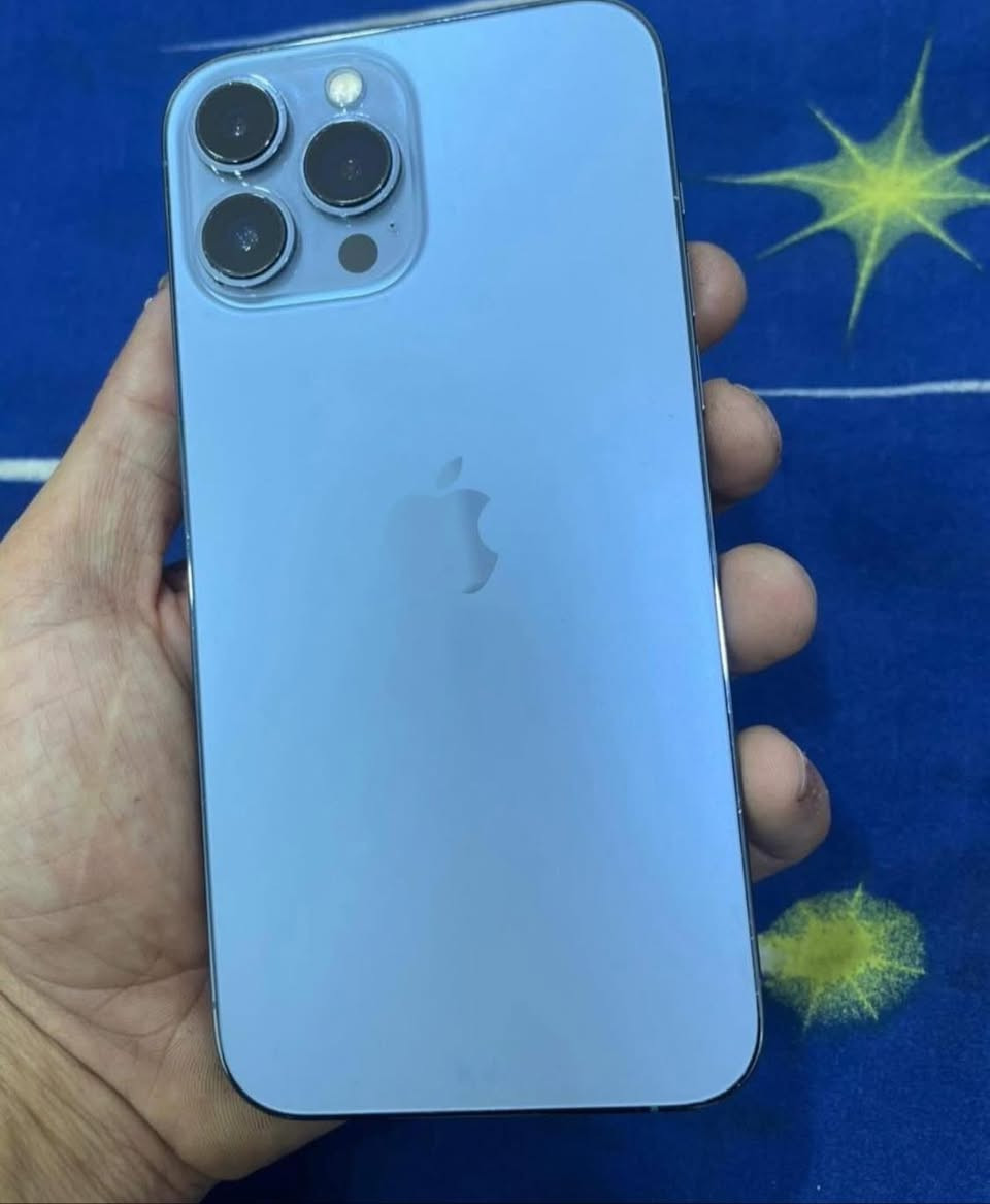 من رخصت صاحب الصوره سلام  عليكم اخوان آيفون 13برو ماكس فول للبيع  
البطاريه 83
ألون بحري
الجهاز ما مفتوح 
مساحه التخزين 256
والجهاز الله شاهد بعد جديد 
بس ما وياه كارتون بس شاحنه ويا 
 سعر الجهاز 725وبي مجال قليل رقم الجهاز ***********
