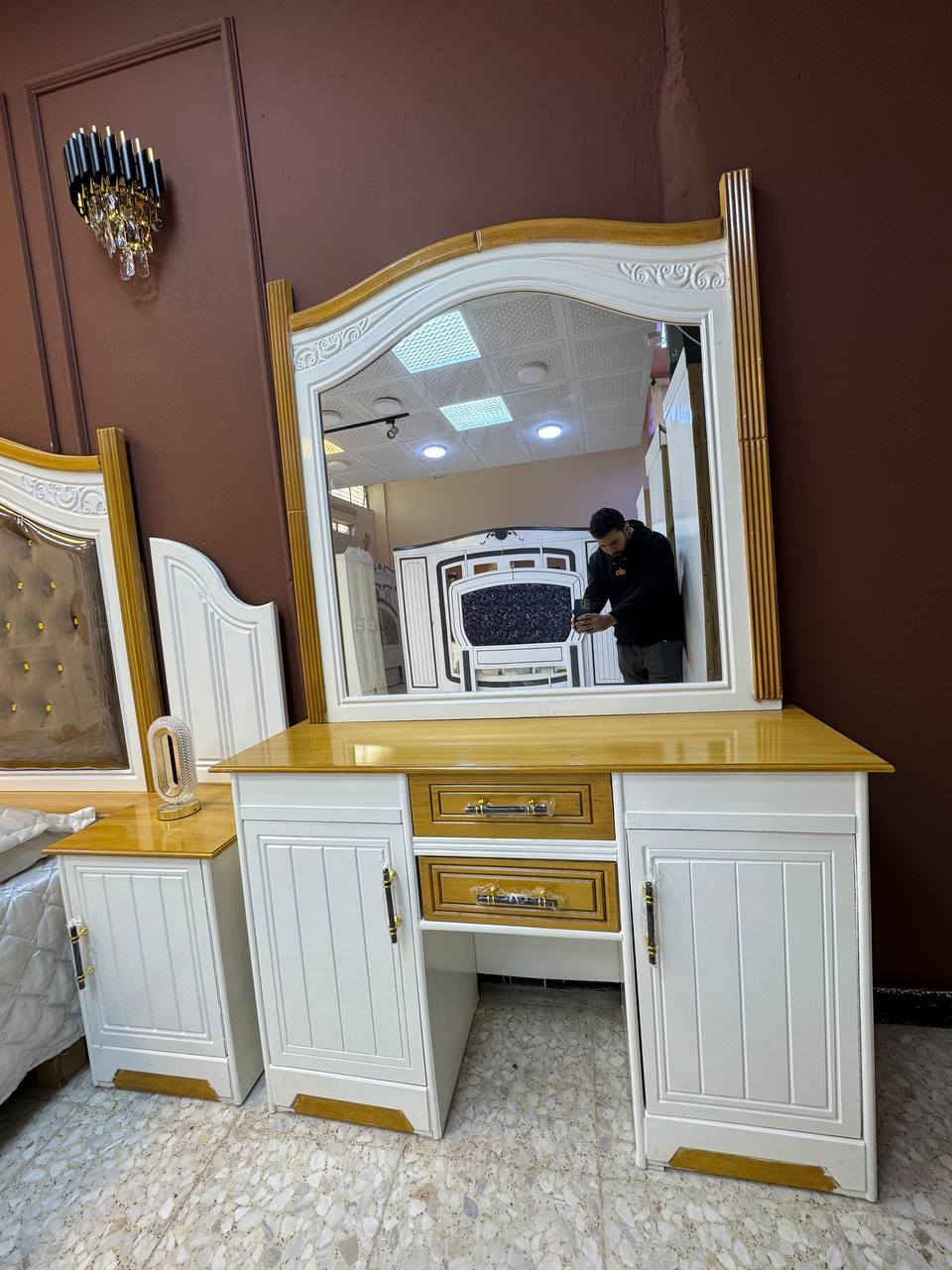 السعر // مليون و400 فقط مع توصيل وشد مجاني مجاني😍
متوفر جميع موديلات ونقشات 
🔅تفاصيل الغرفة المرمري  ....

 خارج ٤ملم ام دي اف 🔺
وداخل صاج ٣ملم 
صبغ حراري  درجة اولى 

عدد القطع  ٧ قطع 😍
🔺1 //جرباية  قياس  ١٦٠ × ٢٠٠ 
🔺//ميز جانبي ايسر قياس ٥٠
🔺2// وميز  جانبي  قياس ٥٠
🔺3// زاوية ارتفاع مترين عرض ٨٠
🔺4// وميز بلازمه  
🔺5//وميز مراية ارتفاع مترين عرض ١٢٠
🔺6// وكنتور ٦ باب  ارتفاع مترين و١٥ طول ٣ متر و١٥

القطعه الثامنة حسب الطلب شازلون
سعرها ٥٠ الف ❤️
شازلون سعرها ٥٠ الف
شازلون مخزن ٧٥ الف
للحجز والاستفسار مراسلت الصفحه 
متوفر توصيل لجميع محافظات العراق


**إذا كنت صاحب هذا الإعلان وتريد حذفه لأي سبب، رجاءا أرسل رسالة إلى الدعم الفني**