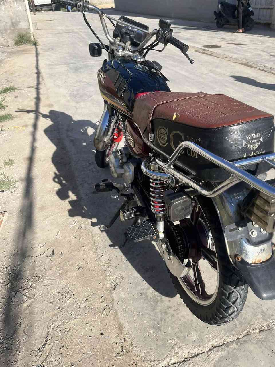 السلام عليكم سيفان 23 للبيع أوراق بيها السعر 550 وبيه مجال المكان ديالى بعقوبه ***********
