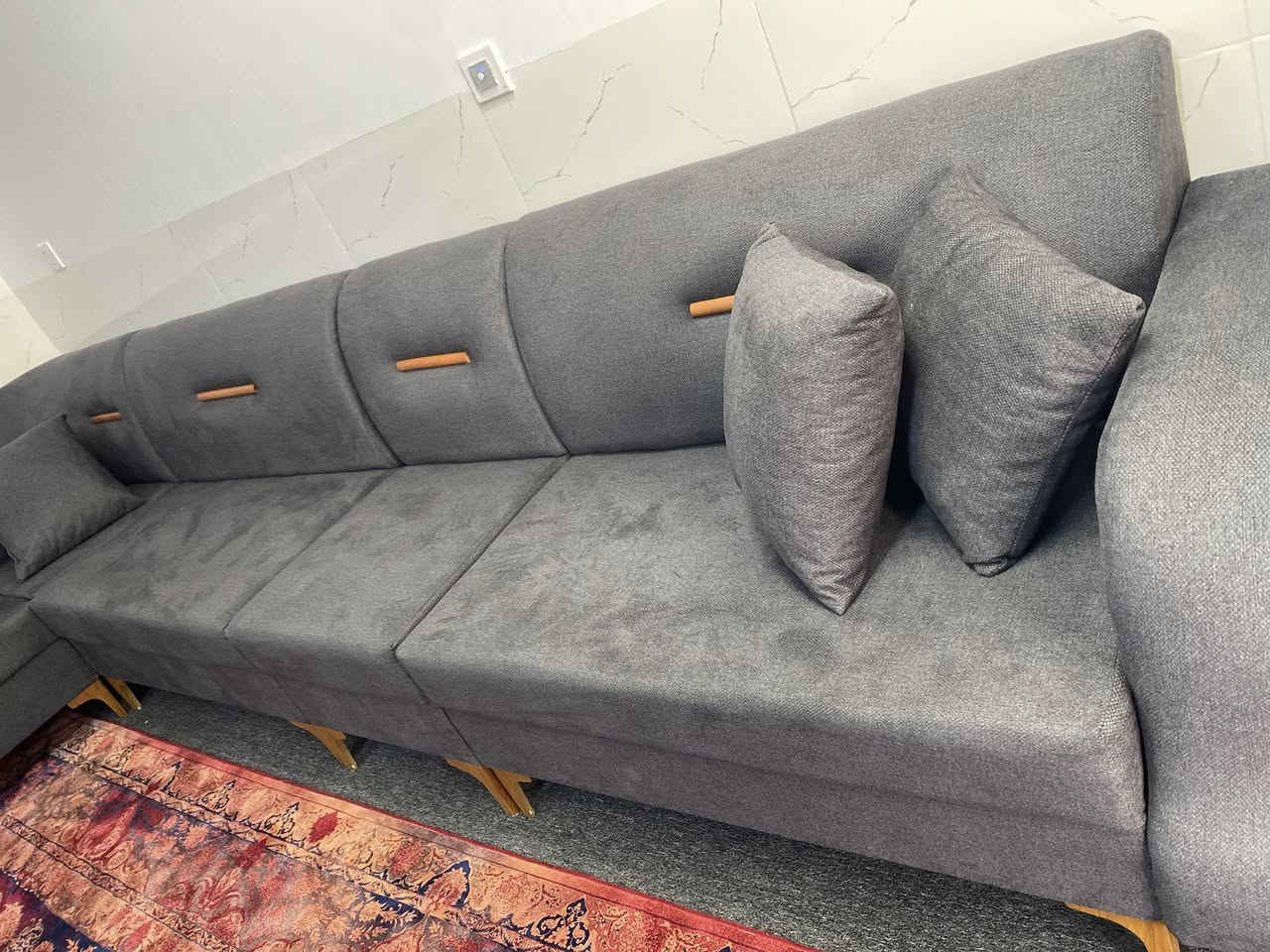 تاقم L بؤ فرؤشتت   لؤك ده ستي دوو نيه نرخي داشكنرا  ٤٦٠ هه زار شوين رانيه


**إذا كنت صاحب هذا الإعلان وتريد حذفه لأي سبب، رجاءا أرسل رسالة إلى الدعم الفني**