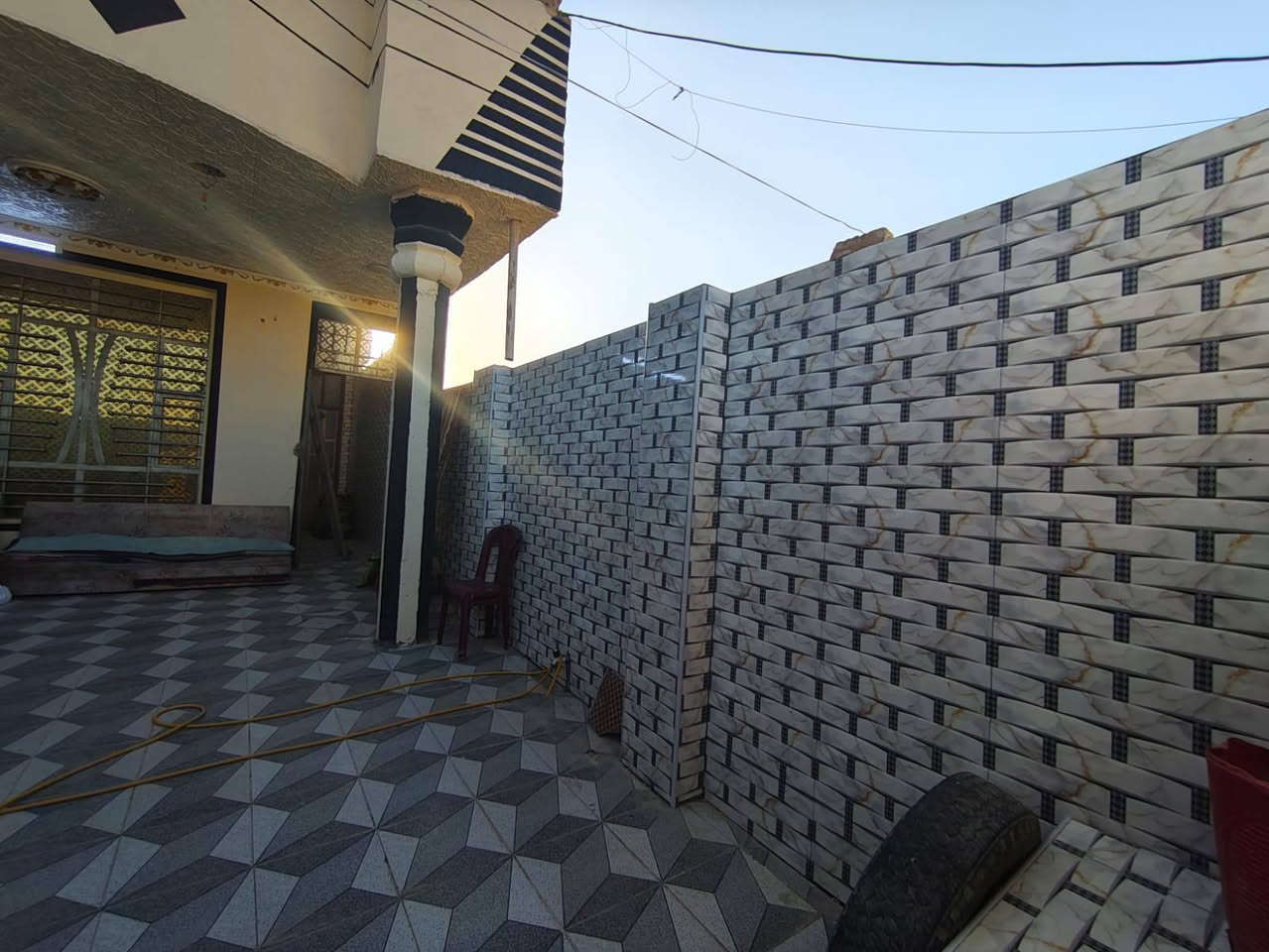 قضاء القاسم
#دار للبيع قرب مدرسه الضياء شارع حسينية ذكر الله ابو الهيمه
داخل الشارع إلى الداخل 
المساحه 200 طابو زراعي سند 25
يحتوي البيت على غرفتين نوم + صاله + استقبال + مطبخ حار بارد + صحيات داخليه وخارجي + منور حول البيت للاستفسار اكثر عن البيت الاتصال على الرقم :‏ ‏‪0772 312 7318‬‏

#مرخصة الادمن
