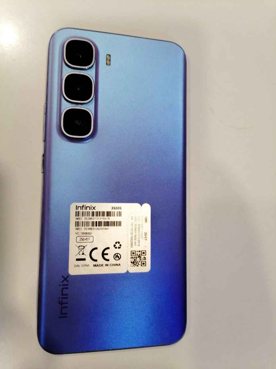 السلام عليكم 
جهاز مستخدم نضافته 95 %
ذاكرته الجهاز 256 
يشحن بسرعه 45 واط
بطاريته 5160 جدا قويا 
معالج G200 سريع بالالعاب
كامرته الخلفيه ممتازه 50 
شاشه سلسله بسرعه 144 هرتز
من نوع امولد مصفحه راقيه جداا من حيث الالوان 
الجهاز يحتوي بصمة 🫆 اصبع تحت الشاشه
وبصمه وجه سريعه 
الجهاز بي احدث نضام من شركة كوكل اندرويد 15 .
سعر الجهاز 200 الف بي مجال مكاني ناصريه 
مع محتوياته /كارتون /شاحنه /كيبل شحن/ كفر/ لاسق شاشه ناصرية, ذي قار


**إذا كنت صاحب هذا الإعلان وتريد حذفه لأي سبب، رجاءا أرسل رسالة إلى الدعم الفني**