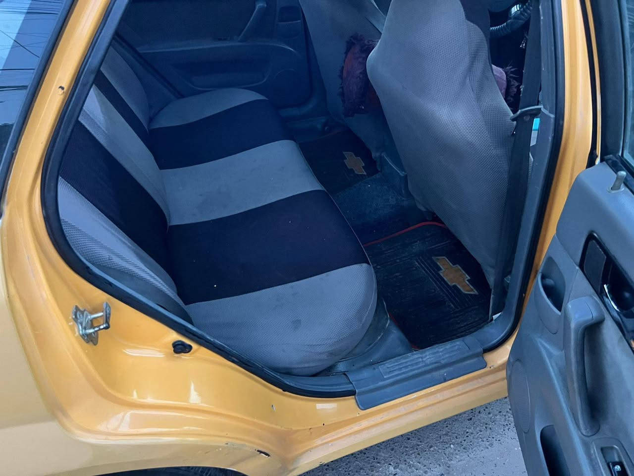 سلام عليكم اوبتره لبيع موديل 2012بل اصل بيض الون بس مصبوغه اصفربيهه ضربه بل جاملغ الخلفي  سعر ٦٥ورقه وبيهه مجال ‏‪0780 004 1828‬‏
