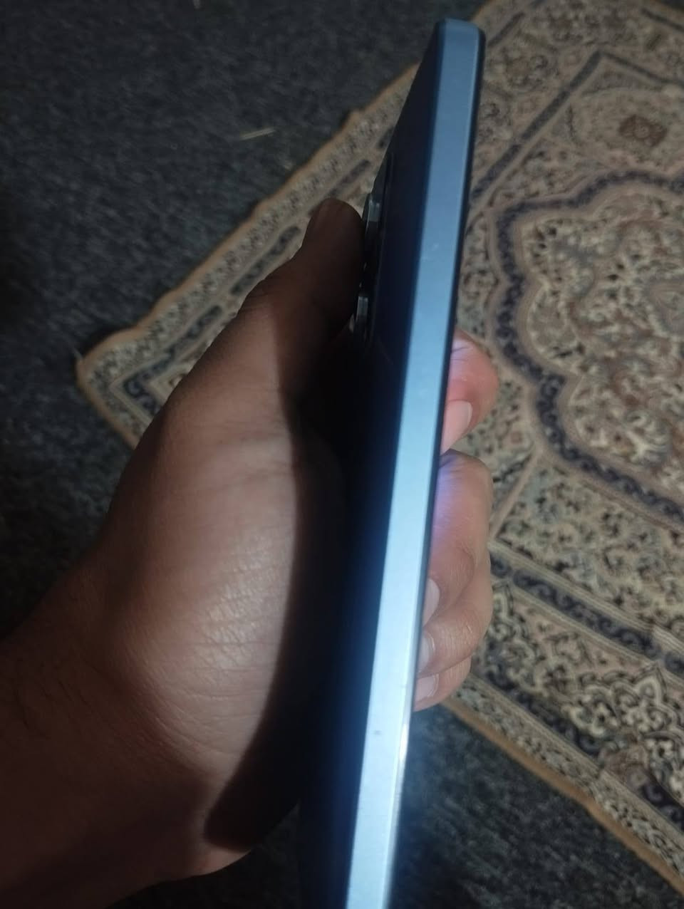 هاتف Redmi not 12 pro 
مواصفات 
ذاكره 256GB 
ذاكره عشوائيه 8GB+5 
الضرر 
الضهر مثل ما موضح 
الشاشه مبدله 
السعر 140 الف وبي مجال للشراي 
الرقم : 
***********
او على الخاص
